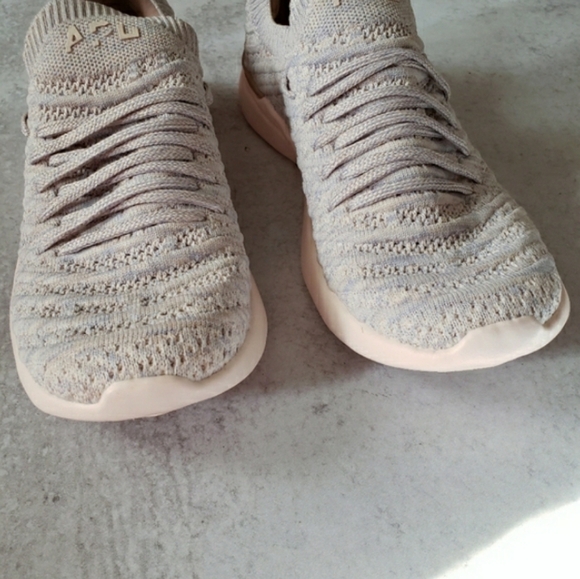 APL TechLoom Wave Hybrid Running Shoe Grey Blush Pink Size 5.5 - Picture 3 of 6